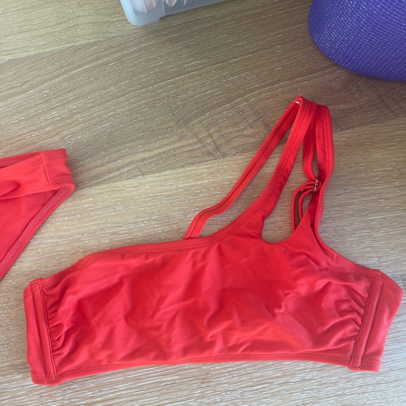 Red One-Shoulder Bikini - Picture 4 of 5